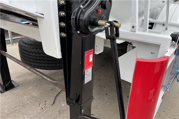 TITAN 3 Axle 30CBM Cement Tanker Trailer with Air Suspension In Saudi Arabia - Gjysmë rimorkio me bot: foto 5 TITAN 3 Axle 30CBM Cement Tanker Trailer with Air Suspension In Saudi Arabia - Gjysmë rimorkio me bot: foto 5
