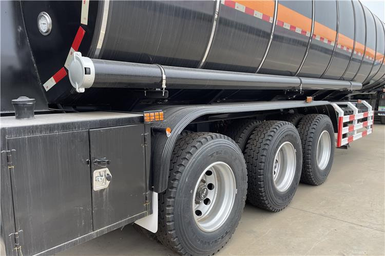 TITAN 3 Axle 38000 Litres Oil Tanker Trailer Price for Sale In Ghana - Gjysmë rimorkio me bot: foto 3 TITAN 3 Axle 38000 Litres Oil Tanker Trailer Price for Sale In Ghana - Gjysmë rimorkio me bot: foto 3