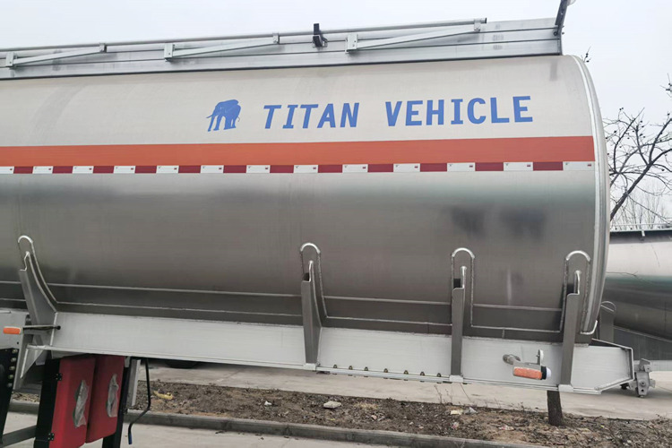 TITAN 3 Axle 42000liter Aluminum Tanker Trailer for Sale in Mali - Gjysmë rimorkio me bot: foto 3 TITAN 3 Axle 42000liter Aluminum Tanker Trailer for Sale in Mali - Gjysmë rimorkio me bot: foto 3