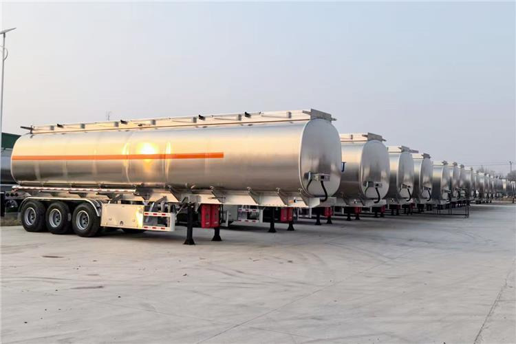 TITAN 3 Axle 45000 L Aluminum Tanker Trailer for Sale In Zimbabwe - Gjysmë rimorkio me bot: foto 3 TITAN 3 Axle 45000 L Aluminum Tanker Trailer for Sale In Zimbabwe - Gjysmë rimorkio me bot: foto 3
