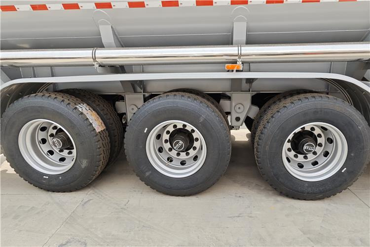 TITAN 3 Axle Fuel Tanker Truck Trailer for Sale In Tanzania - Gjysmë rimorkio me bot: foto 5 TITAN 3 Axle Fuel Tanker Truck Trailer for Sale In Tanzania - Gjysmë rimorkio me bot: foto 5
