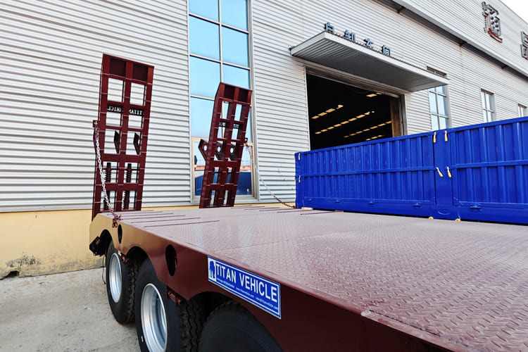 TITAN 3 Axle Low Bed Trailer for Sale in Saudi Arabia - Gjysmë rimorkio me plan ngarkimi të ulët: foto 4 TITAN 3 Axle Low Bed Trailer for Sale in Saudi Arabia - Gjysmë rimorkio me plan ngarkimi të ulët: foto 4