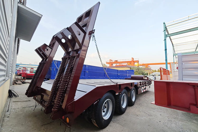 TITAN 3 Axle Low Bed Trailer for Sale in Saudi Arabia - Gjysmë rimorkio me plan ngarkimi të ulët: foto 2 TITAN 3 Axle Low Bed Trailer for Sale in Saudi Arabia - Gjysmë rimorkio me plan ngarkimi të ulët: foto 2