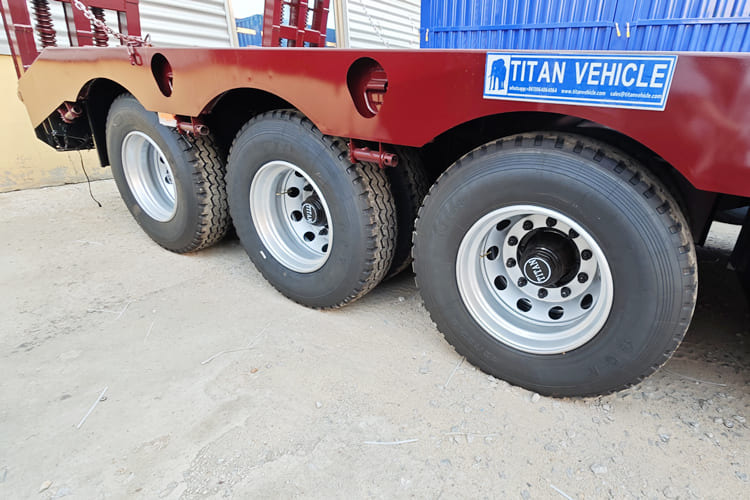 TITAN 3 Axle Low Bed Trailer for Sale in Saudi Arabia - Gjysmë rimorkio me plan ngarkimi të ulët: foto 5 TITAN 3 Axle Low Bed Trailer for Sale in Saudi Arabia - Gjysmë rimorkio me plan ngarkimi të ulët: foto 5