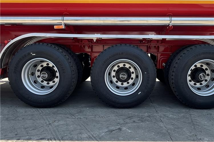 TITAN 3 Axle Petrol Tanker for Sale Price In Mali - Gjysmë rimorkio me bot: foto 4 TITAN 3 Axle Petrol Tanker for Sale Price In Mali - Gjysmë rimorkio me bot: foto 4