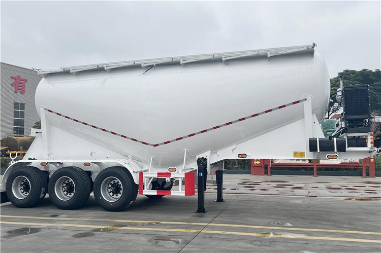 TITAN 30cbm Dry Bulker Cement Tanker Trailer with Air Suspension for Sale In Zambia - Gjysmë rimorkio me bot: foto 2 TITAN 30cbm Dry Bulker Cement Tanker Trailer with Air Suspension for Sale In Zambia - Gjysmë rimorkio me bot: foto 2