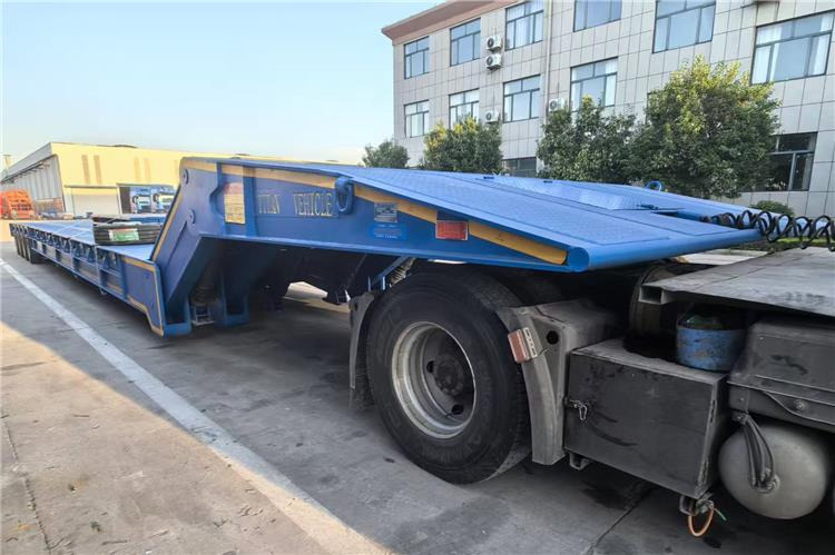TITAN 4 Line 8 Axle Folding Gooseneck Trailer for Sale In Sudan - Gjysmë rimorkio me plan ngarkimi të ulët: foto 2 TITAN 4 Line 8 Axle Folding Gooseneck Trailer for Sale In Sudan - Gjysmë rimorkio me plan ngarkimi të ulët: foto 2
