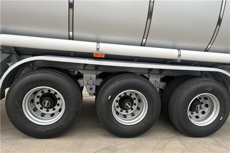 TITAN 55000 Liters Stainless Steel Tanker Semi Trailer In Kenya - Gjysmë rimorkio me bot: foto 4 TITAN 55000 Liters Stainless Steel Tanker Semi Trailer In Kenya - Gjysmë rimorkio me bot: foto 4