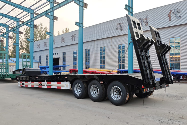 TITAN Low Bed Semi Trailer for Sale in Zambia - Gjysmë rimorkio me plan ngarkimi të ulët: foto 2 TITAN Low Bed Semi Trailer for Sale in Zambia - Gjysmë rimorkio me plan ngarkimi të ulët: foto 2