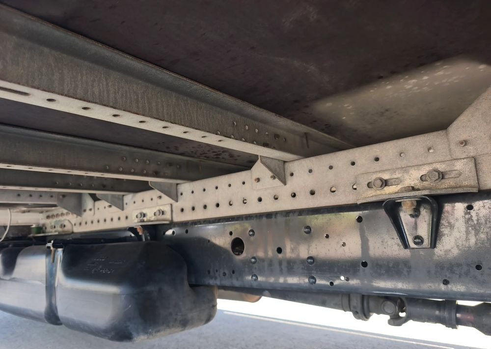 Kamion vagonetë Iveco DAILY 70C18 KONTENER 5,5M obsługa silnika nowy rozrząd: foto 11 Kamion vagonetë Iveco DAILY 70C18 KONTENER 5,5M obsługa silnika nowy rozrząd: foto 11