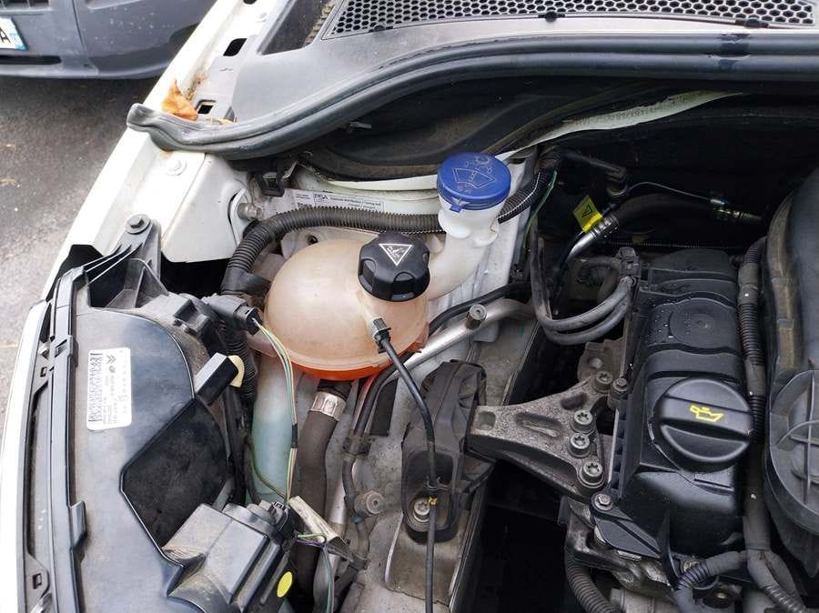 CITROEN C3 PH3 ES. MOTEUR HS. VENDU POUR PIECES. Véhicule non roulant, prévoir plateau. (occasion) - Veturë: foto 3 CITROEN C3 PH3 ES. MOTEUR HS. VENDU POUR PIECES. Véhicule non roulant, prévoir plateau. (occasion) - Veturë: foto 3