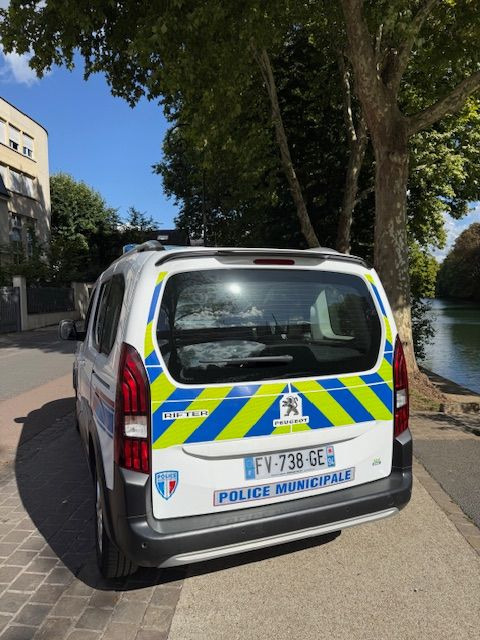 Peugeot RIFTER sérigraphie police municipale bon état, révis - Veturë, Mjet bujqësor/ Special: foto 4 Peugeot RIFTER sérigraphie police municipale bon état, révis - Veturë, Mjet bujqësor/ Special: foto 4