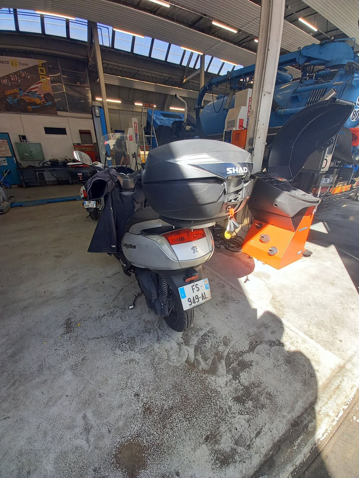 SCOOTER PEUGEOT CITYSTAR - Equipé d'un top case, tablier de - Motoçikleta: foto 5 SCOOTER PEUGEOT CITYSTAR - Equipé d'un top case, tablier de - Motoçikleta: foto 5