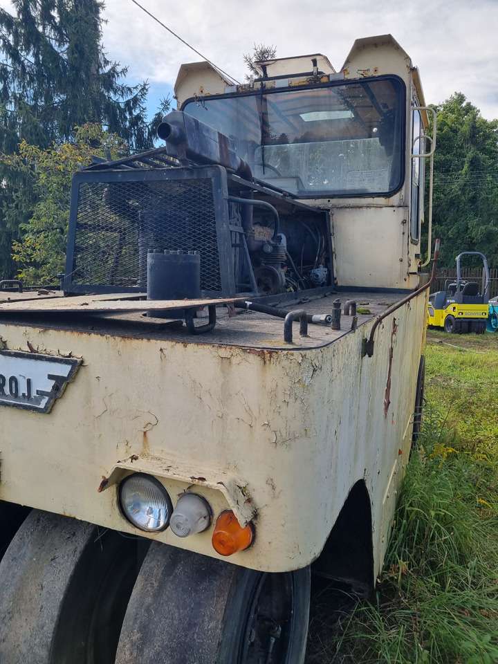 Stavostroj GRW 101 - Rul pneumatik: foto 2 Stavostroj GRW 101 - Rul pneumatik: foto 2