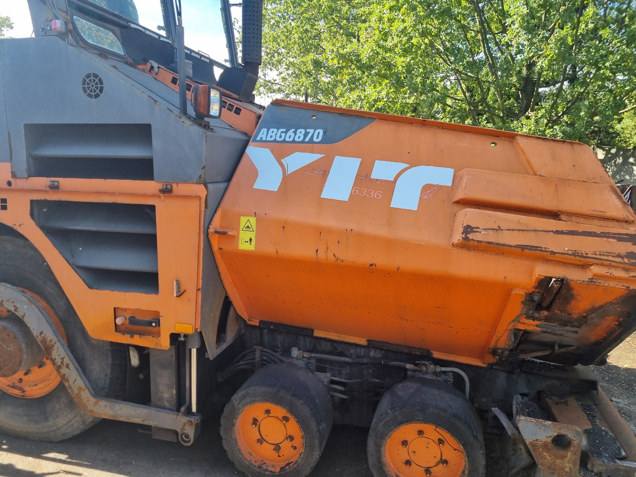 VOLVO TITAN 6870 - Shtrues asfalti: foto 2 VOLVO TITAN 6870 - Shtrues asfalti: foto 2