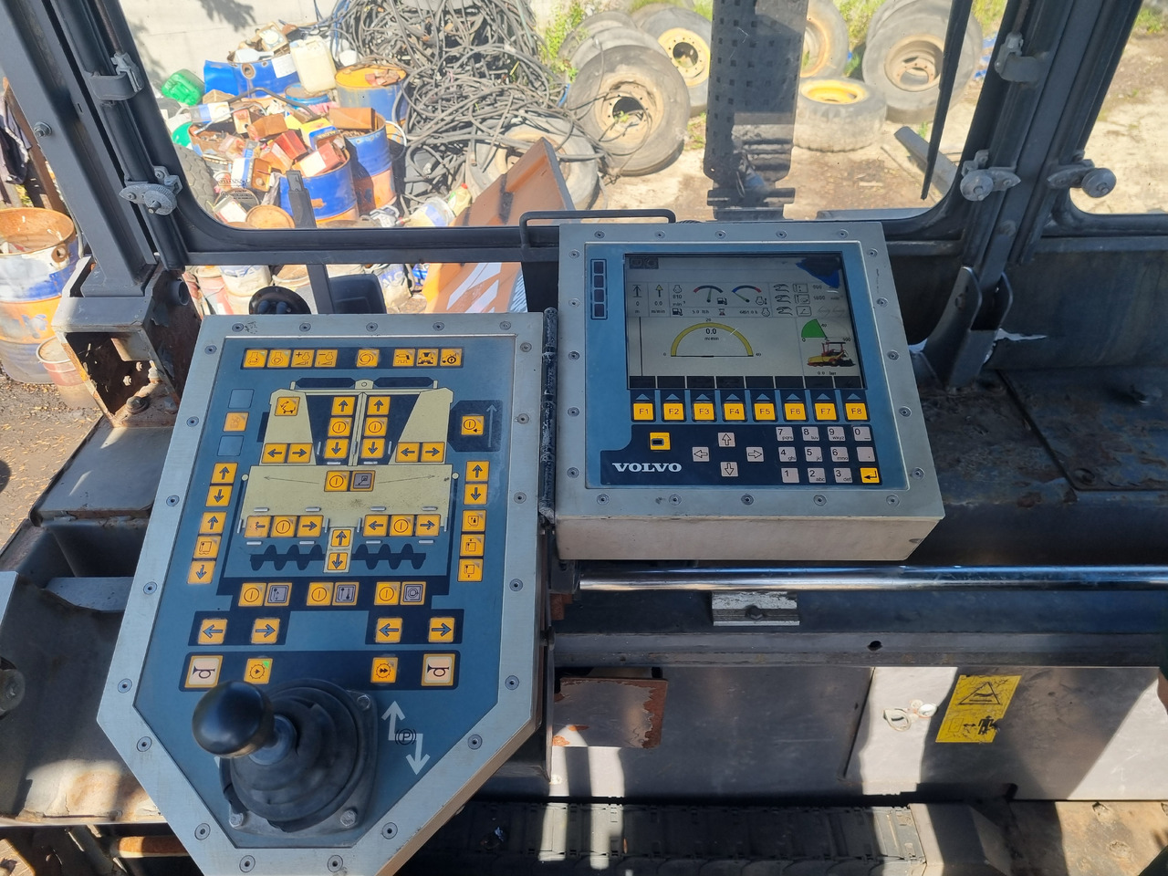 VOLVO TITAN 6870 - Shtrues asfalti: foto 5 VOLVO TITAN 6870 - Shtrues asfalti: foto 5