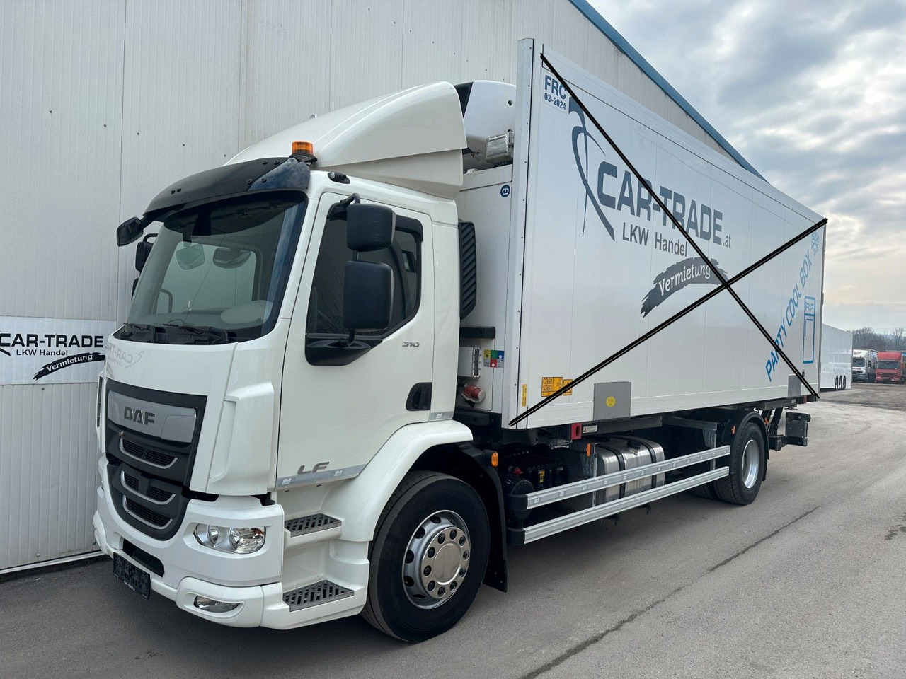 DAF LF 310 8G LBW Bär2T 3J-Garatnie DAF LF 310 8G LBW Bär2T 3J-Garatnie - Transportjer kontejnerësh/ Kamion me karroceri të çmontueshme: foto 3 DAF LF 310 8G LBW Bär2T 3J-Garatnie DAF LF 310 8G LBW Bär2T 3J-Garatnie - Transportjer kontejnerësh/ Kamion me karroceri të çmontueshme: foto 3