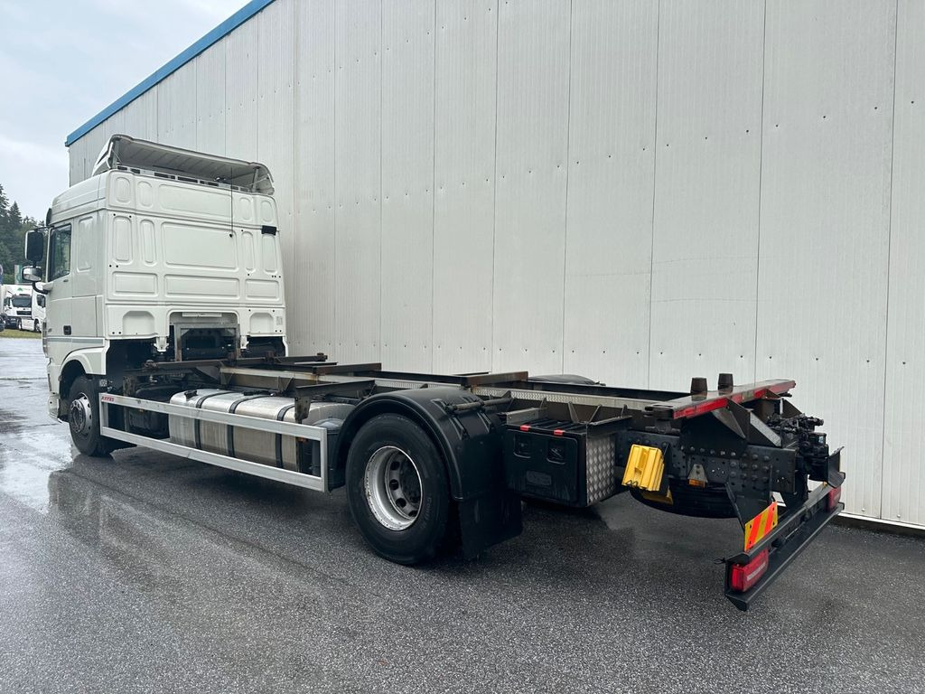 DAF XF 460 SpaceCab Retarder TÜV neu - Transportjer kontejnerësh/ Kamion me karroceri të çmontueshme: foto 4 DAF XF 460 SpaceCab Retarder TÜV neu - Transportjer kontejnerësh/ Kamion me karroceri të çmontueshme: foto 4