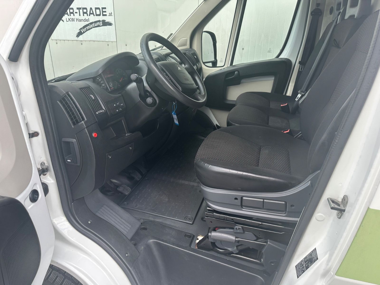 Peugeot Boxer 2,0 HDI Klima AluAusbau L4H2 - Furgon: foto 5 Peugeot Boxer 2,0 HDI Klima AluAusbau L4H2 - Furgon: foto 5