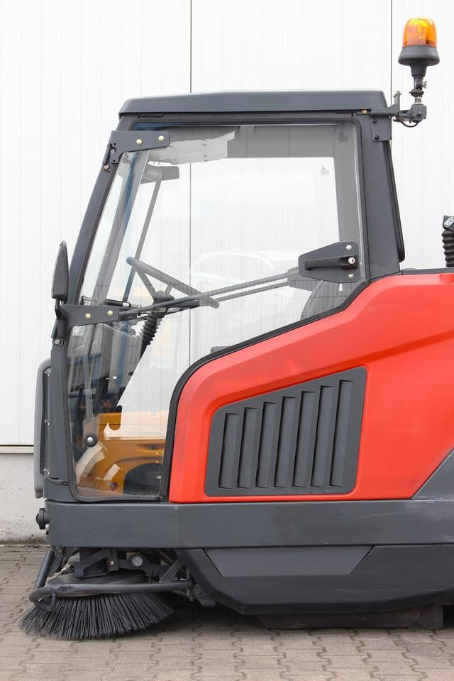 Hako Sweepmaster D1500RH Diesel UVV✅ - Makineri fshirëse-thithëse: foto 5 Hako Sweepmaster D1500RH Diesel UVV✅ - Makineri fshirëse-thithëse: foto 5