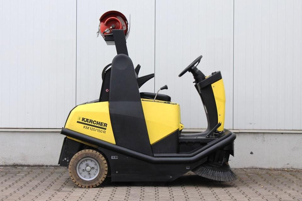 Kärcher KM120/150R LPG Aufsitz- Kehrsaugmaschine Kehrmaschine Gas - Makineri fshirëse-thithëse: foto 2 Kärcher KM120/150R LPG Aufsitz- Kehrsaugmaschine Kehrmaschine Gas - Makineri fshirëse-thithëse: foto 2