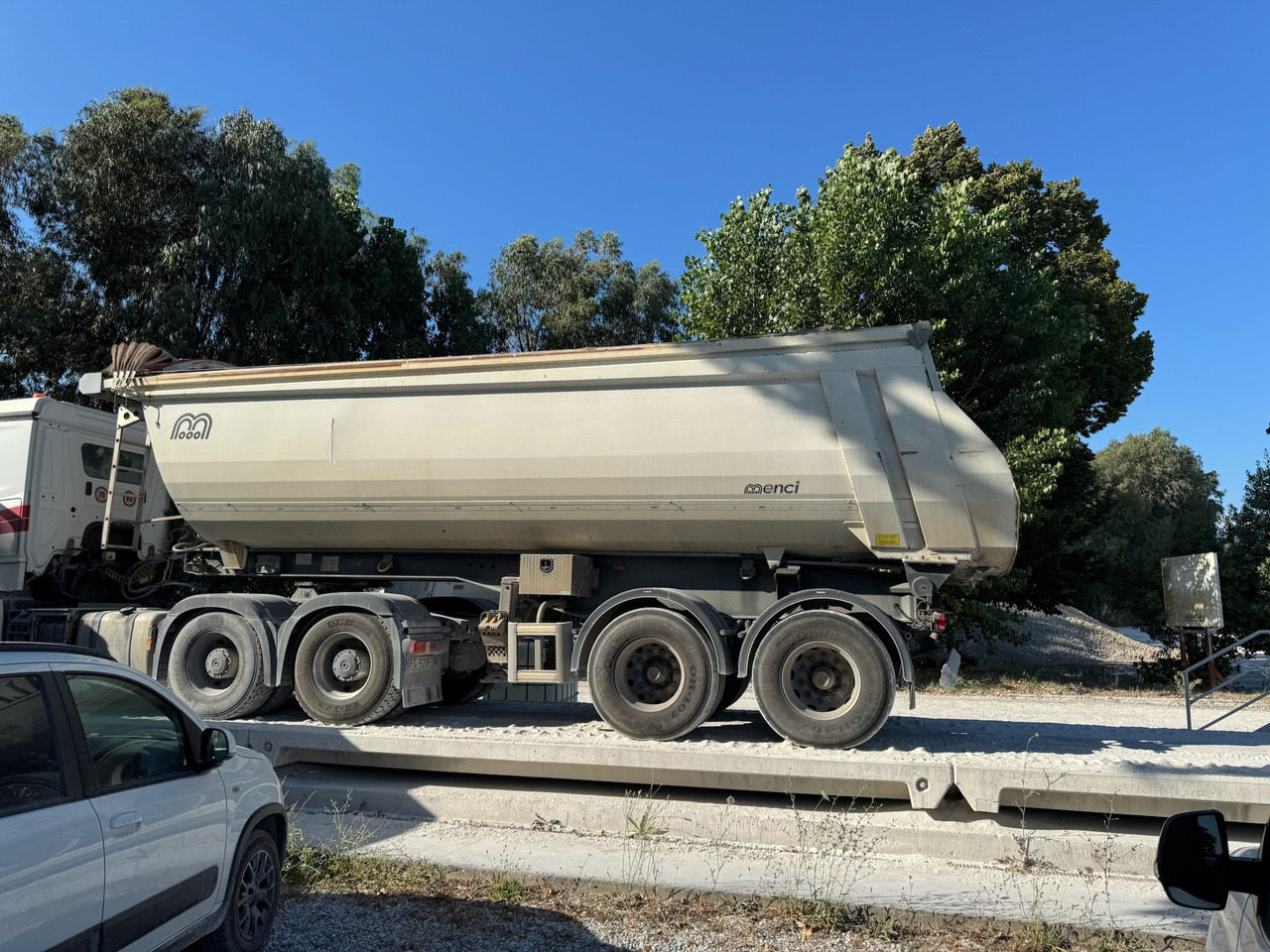 MENCI Semirimorchio Ribaltabile Mezzo d'opera - Gjysmë rimorkio vetëshkarkuese: foto 4 MENCI Semirimorchio Ribaltabile Mezzo d'opera - Gjysmë rimorkio vetëshkarkuese: foto 4