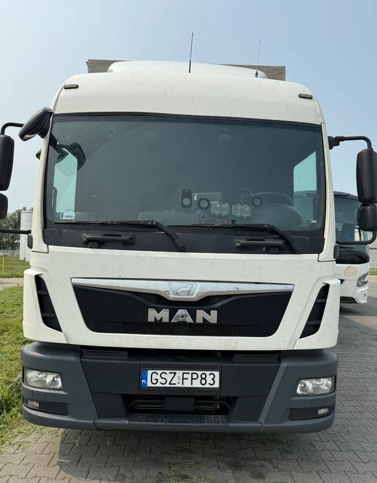 MAN - Kamion me tendë: foto 2 MAN - Kamion me tendë: foto 2