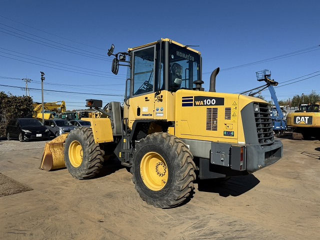 KOMATSU WA100-6 - Fadrom me goma: foto 3 KOMATSU WA100-6 - Fadrom me goma: foto 3