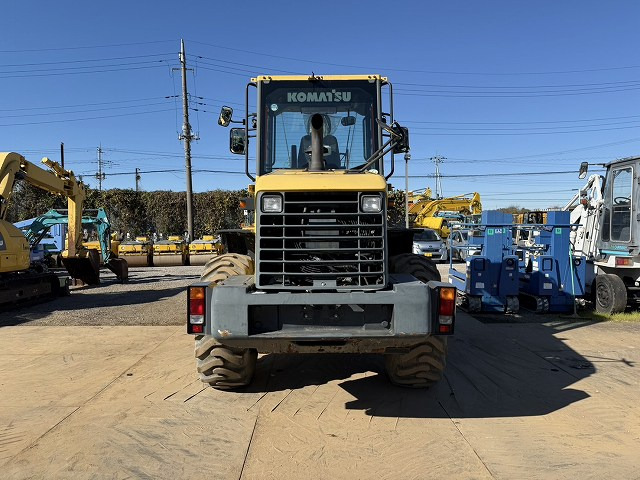 KOMATSU WA100-6 - Fadrom me goma: foto 4 KOMATSU WA100-6 - Fadrom me goma: foto 4