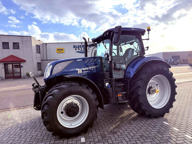 New Holland T7.270 AC Stage V Blue Power - Traktor: foto 2 New Holland T7.270 AC Stage V Blue Power - Traktor: foto 2