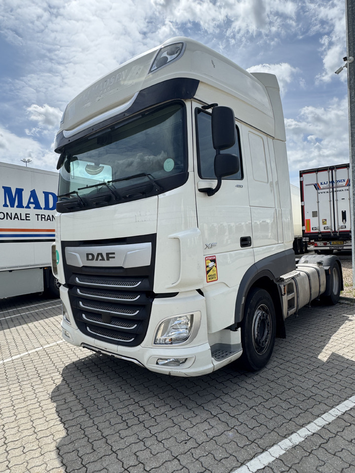 DAF XF  - Gjysmë-kamion: foto 2 DAF XF  - Gjysmë-kamion: foto 2
