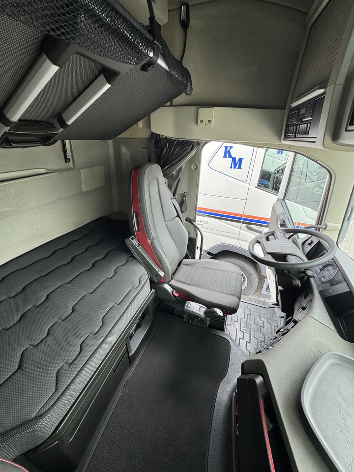 VOLVO DIESEL/LNG - Gjysmë-kamion: foto 3 VOLVO DIESEL/LNG - Gjysmë-kamion: foto 3