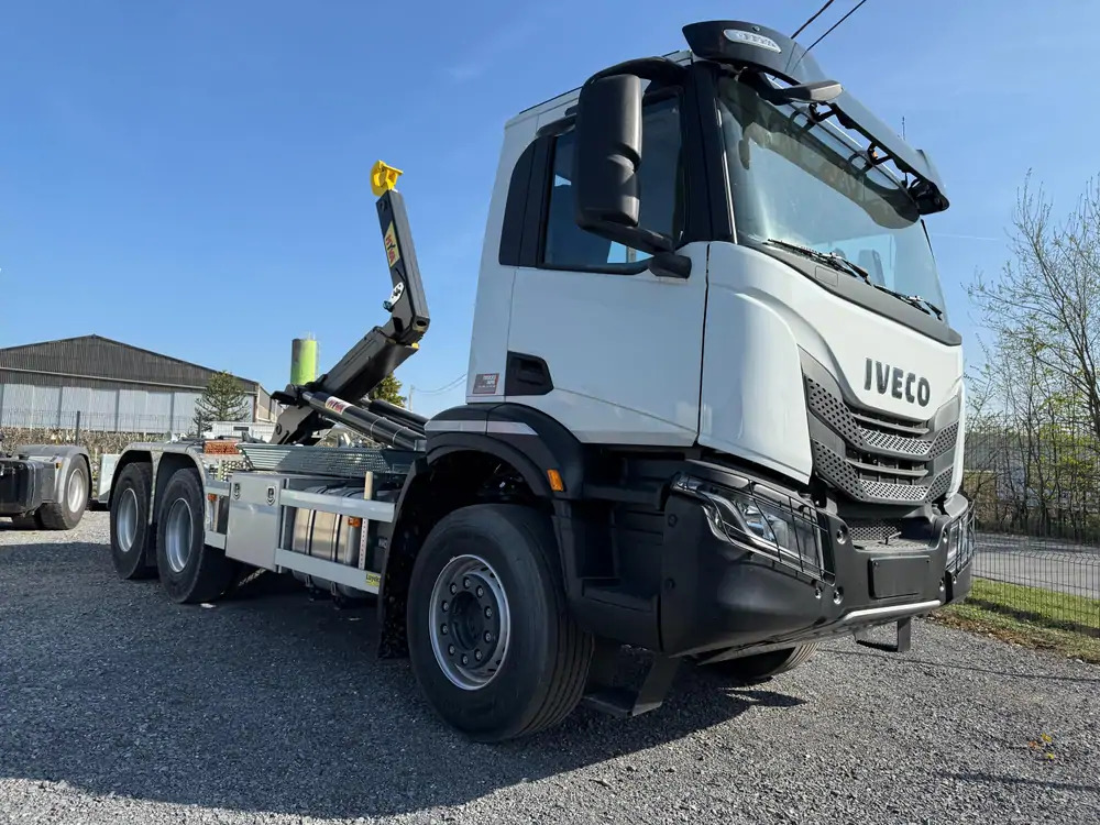 Iveco AD300T48 HYVALIFT 20 TONS*pare-choc hydraulique - Kamion vetëngarkues: foto 2 Iveco AD300T48 HYVALIFT 20 TONS*pare-choc hydraulique - Kamion vetëngarkues: foto 2