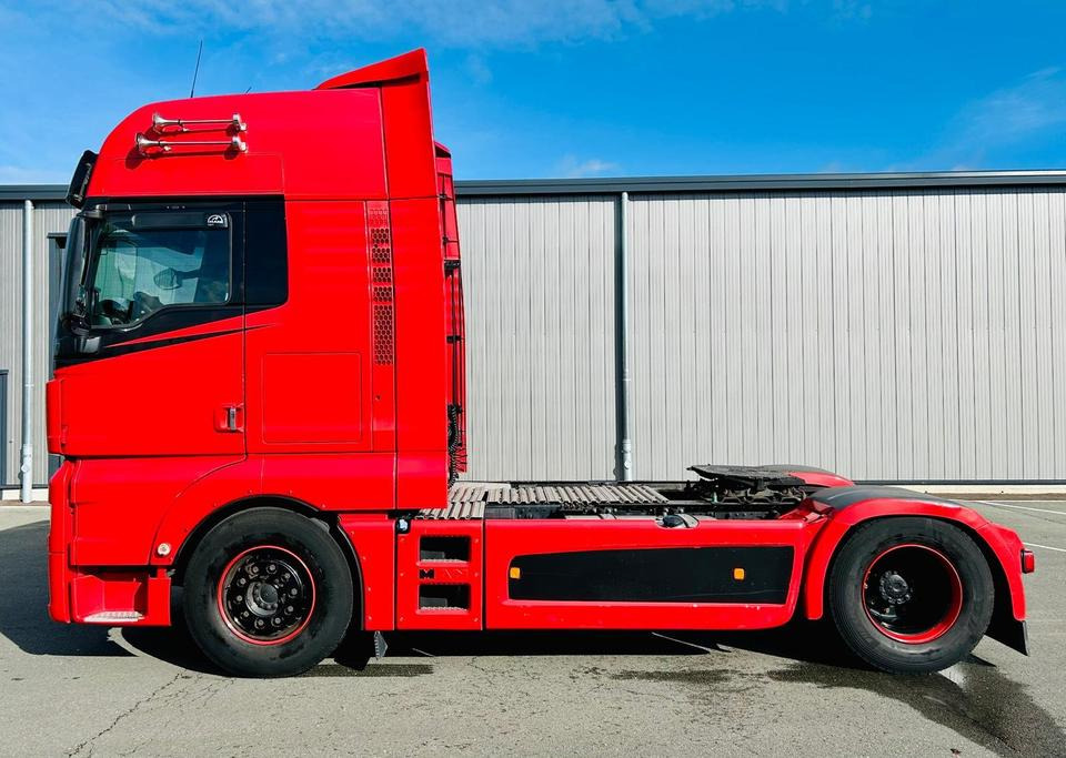 MAN TGX 18.500 4x2 LLS + XXL + Leder + Autom. + Voll-Verkleidung - Gjysmë-kamion: foto 3 MAN TGX 18.500 4x2 LLS + XXL + Leder + Autom. + Voll-Verkleidung - Gjysmë-kamion: foto 3