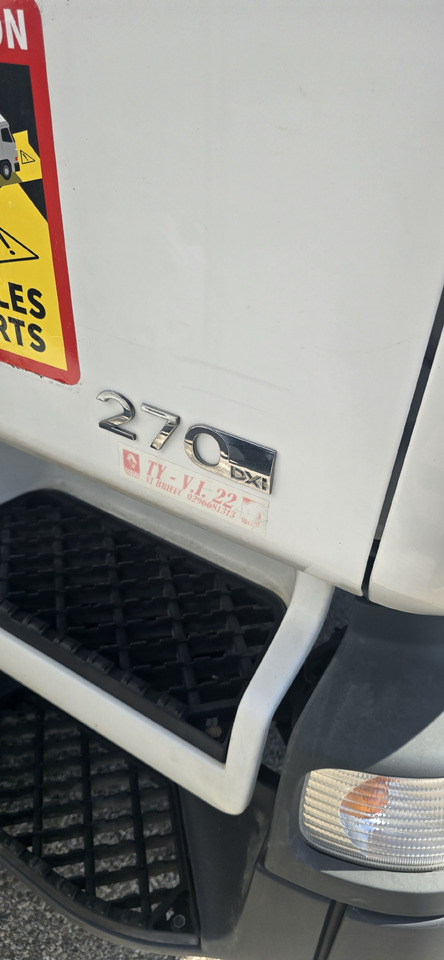 RENAULT  - Kamion frigorifer: foto 4 RENAULT  - Kamion frigorifer: foto 4