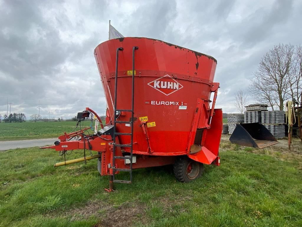 Kuhn EuroMix - Vagon për përzierjen e foragjereve: foto 2 Kuhn EuroMix - Vagon për përzierjen e foragjereve: foto 2