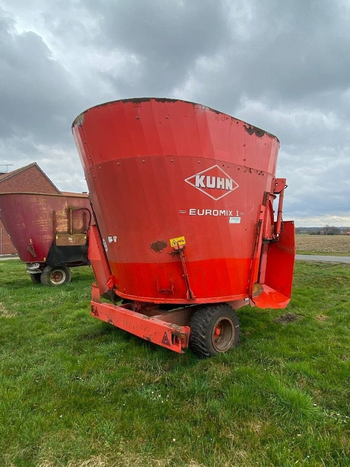 Kuhn EuroMix - Vagon për përzierjen e foragjereve: foto 3 Kuhn EuroMix - Vagon për përzierjen e foragjereve: foto 3