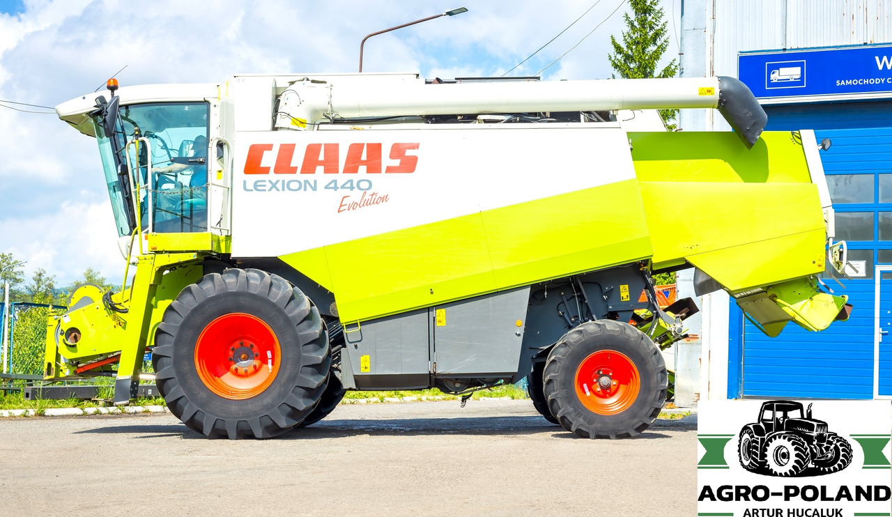 CLAAS LEXION 440 EVOLUTION - 2003 ROK + CLAAS C 540 SKŁADANY - 2007 ROK - Autokombajnë: foto 5 CLAAS LEXION 440 EVOLUTION - 2003 ROK + CLAAS C 540 SKŁADANY - 2007 ROK - Autokombajnë: foto 5