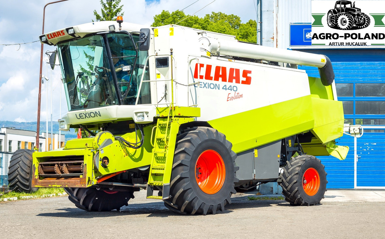 CLAAS LEXION 440 EVOLUTION - 2003 ROK + CLAAS C 540 SKŁADANY - 2007 ROK - Autokombajnë: foto 2 CLAAS LEXION 440 EVOLUTION - 2003 ROK + CLAAS C 540 SKŁADANY - 2007 ROK - Autokombajnë: foto 2