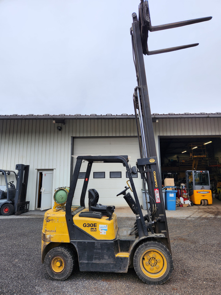 DAEWOO G30E-3 - Pirun më gaz: foto 3 DAEWOO G30E-3 - Pirun më gaz: foto 3