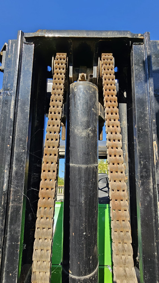 CATERPILLAR V330B - Ngarkues me pirun për terren të ashpër: foto 3 CATERPILLAR V330B - Ngarkues me pirun për terren të ashpër: foto 3