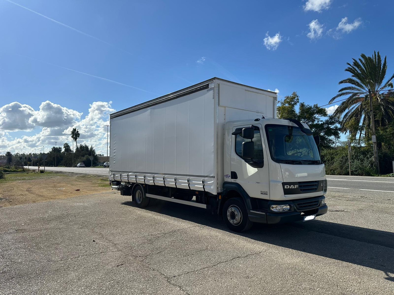 DAF LF 45.250 - Kamion me tendë: foto 4 DAF LF 45.250 - Kamion me tendë: foto 4