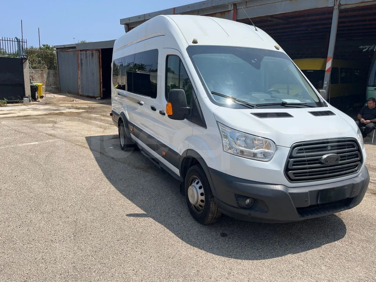 Ford Transit - Minibus, Furgon pasagjerësh: foto 1 Ford Transit - Minibus, Furgon pasagjerësh: foto 1