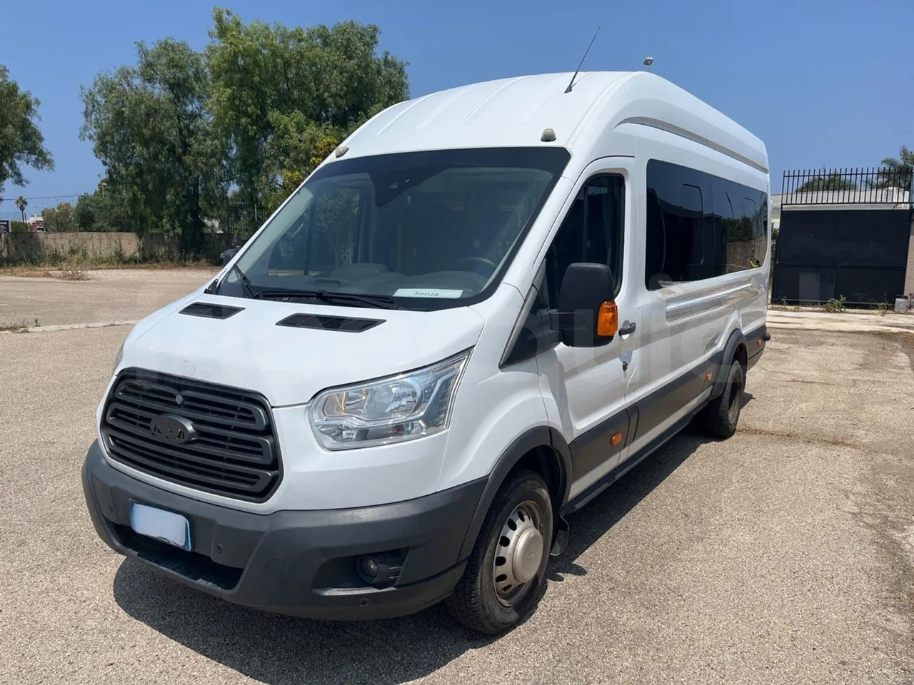 Ford Transit - Minibus, Furgon pasagjerësh: foto 4 Ford Transit - Minibus, Furgon pasagjerësh: foto 4