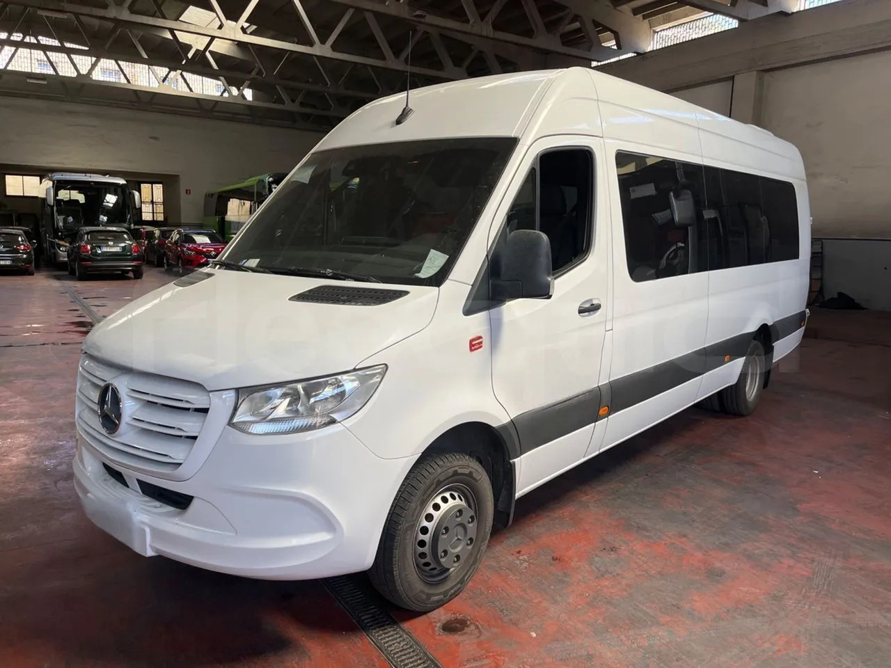 Mercedes-Benz Sprinter - Minibus, Furgon pasagjerësh: foto 4 Mercedes-Benz Sprinter - Minibus, Furgon pasagjerësh: foto 4