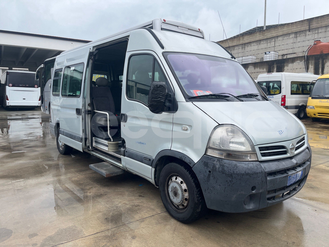 Nissan Interstar - Minibus, Furgon pasagjerësh: foto 1 Nissan Interstar - Minibus, Furgon pasagjerësh: foto 1