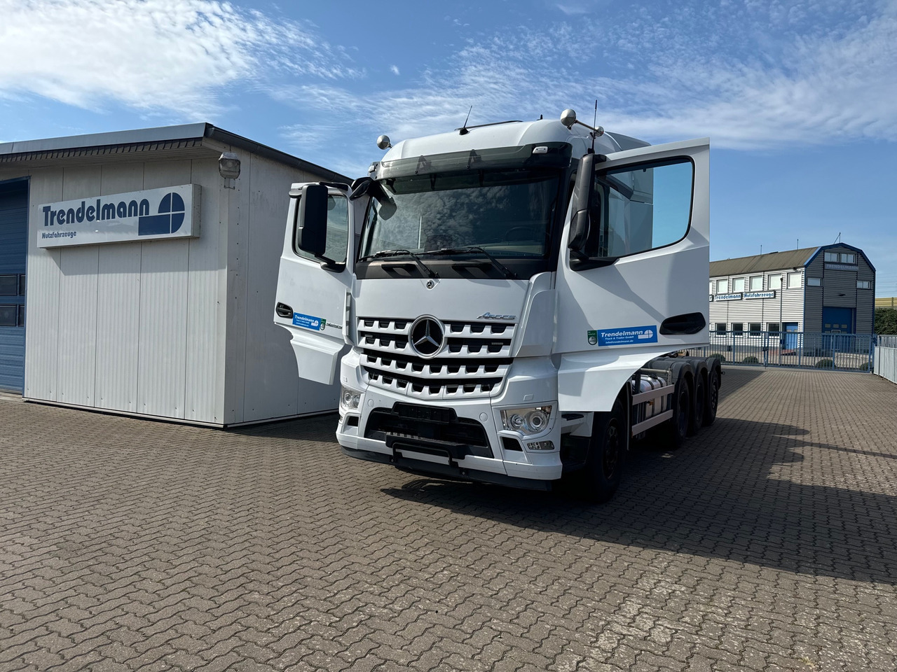 MERCEDES-BENZ Arocs 3553 4 Achsen Tridem - Kamion vetëngarkues: foto 4 MERCEDES-BENZ Arocs 3553 4 Achsen Tridem - Kamion vetëngarkues: foto 4