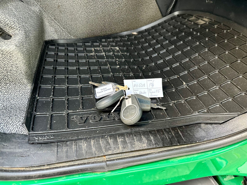 Volvo FE 330 6x2 Hooklift Joab 20 to 5400 mm Lenkachse - Kamion vetëngarkues: foto 5 Volvo FE 330 6x2 Hooklift Joab 20 to 5400 mm Lenkachse - Kamion vetëngarkues: foto 5