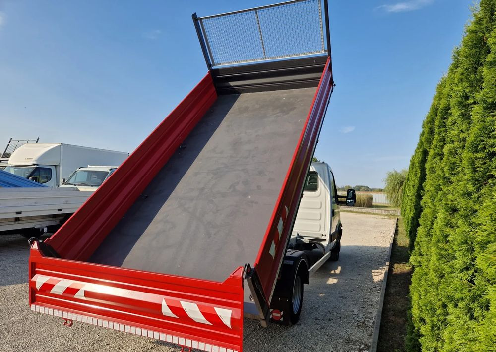 Iveco 35C15 3.0 - Kamioncine vetëshkarkuese: foto 4 Iveco 35C15 3.0 - Kamioncine vetëshkarkuese: foto 4