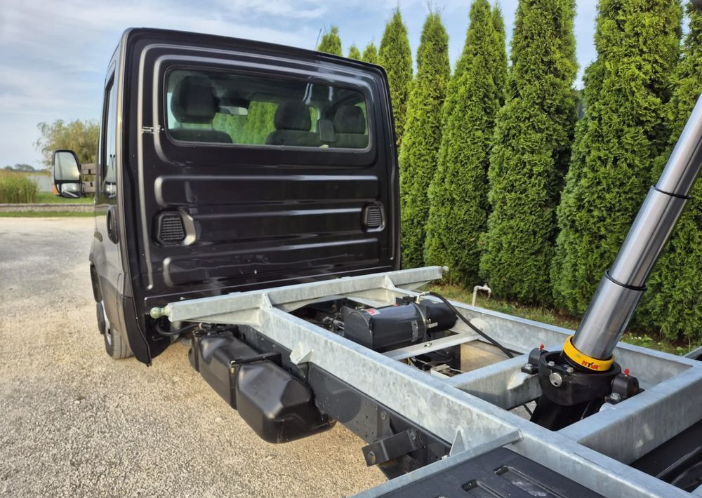 Iveco 35C18 3.0 180KM - Kamioncine vetëshkarkuese: foto 4 Iveco 35C18 3.0 180KM - Kamioncine vetëshkarkuese: foto 4